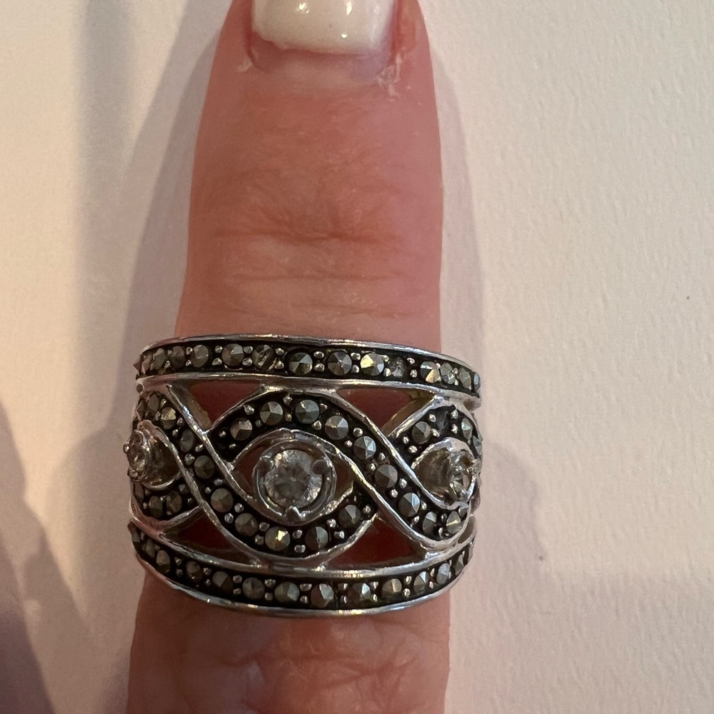 Fun fashion ring size 7.5